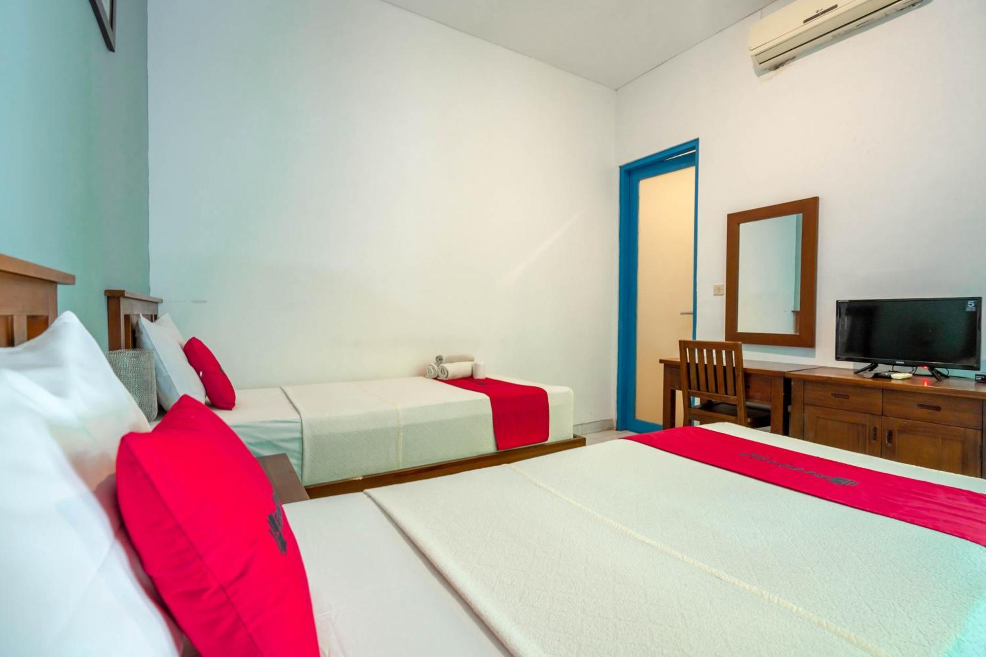 Hotel Reddoorz Near Pantai Sanur Esterno foto