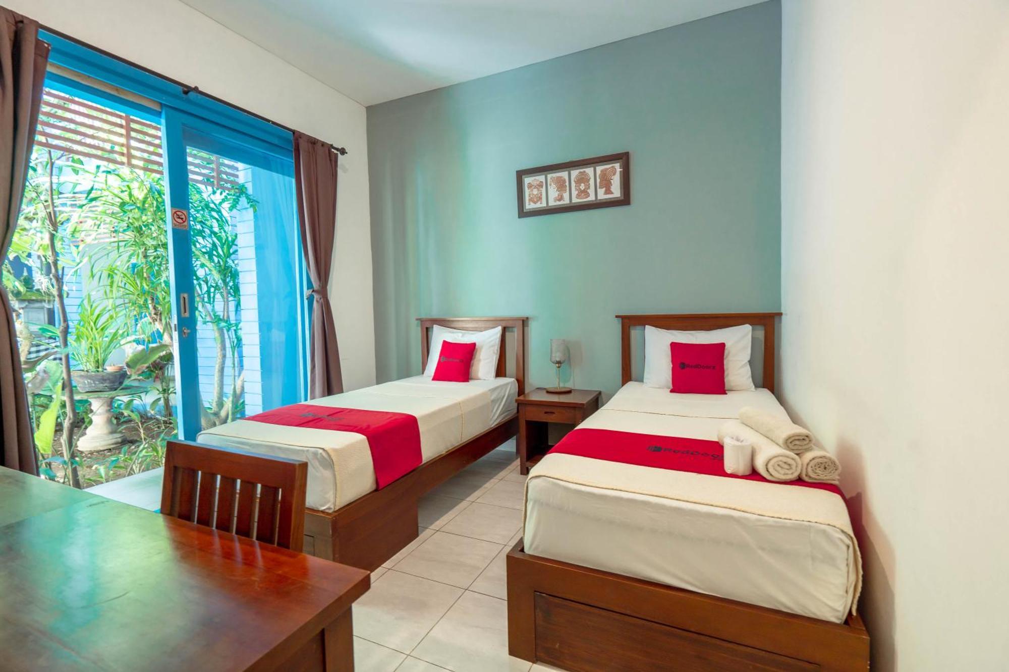 Hotel Reddoorz Near Pantai Sanur Esterno foto