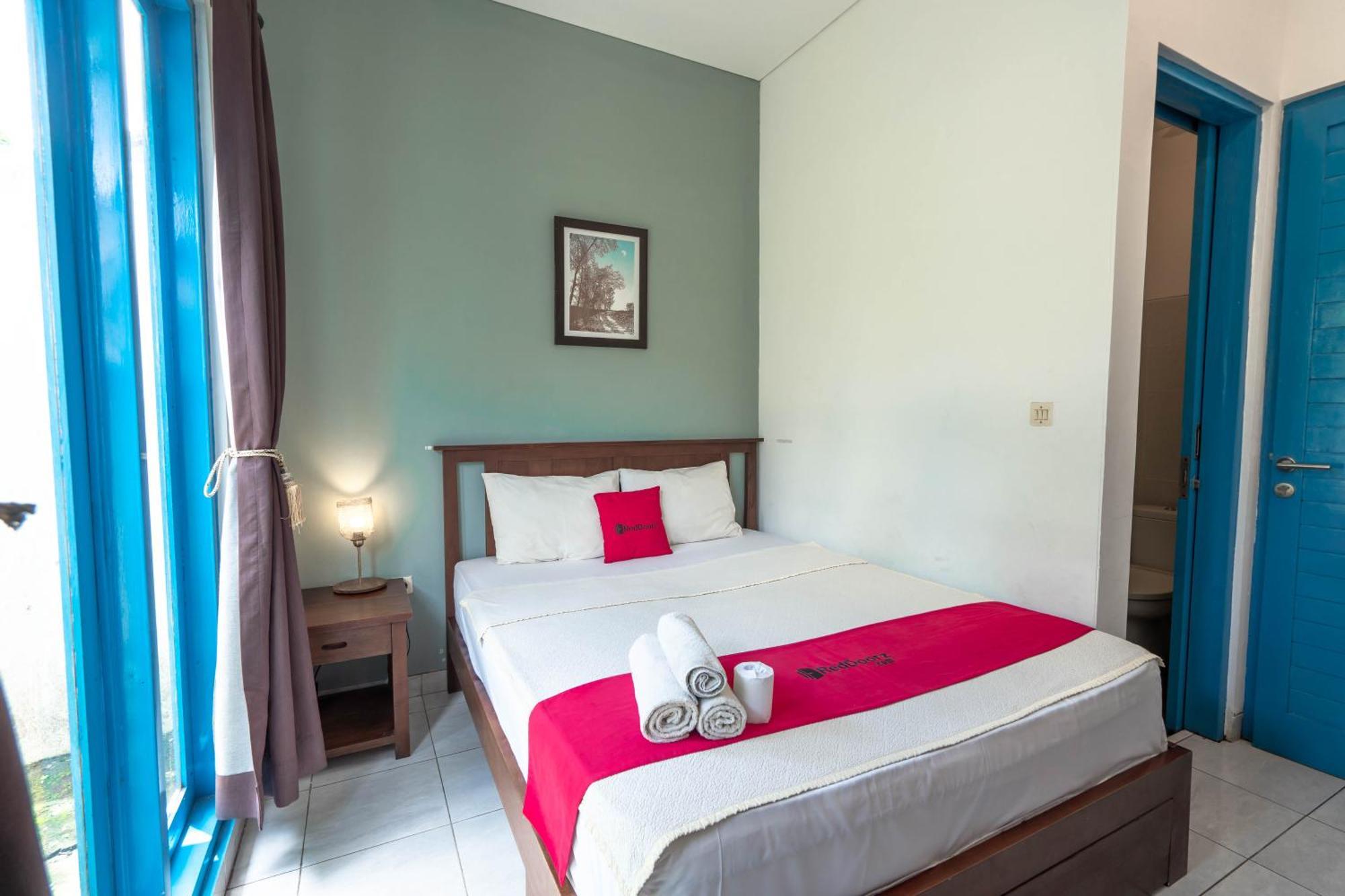 Hotel Reddoorz Near Pantai Sanur Esterno foto
